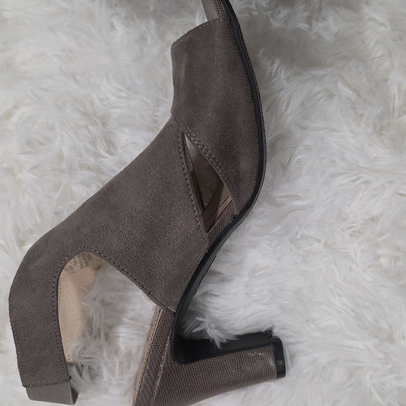 Life Stride Women's Gray Peep-Toe Heels. Size 9.5 - Picture 7 of 7